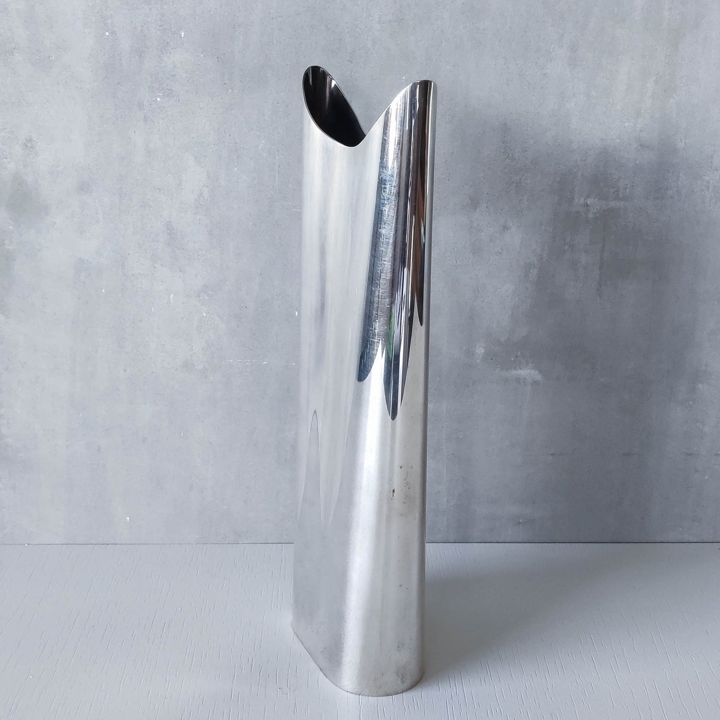 1980s Guido Niest Fala Atelier Italian handmade silver plated modernist vase