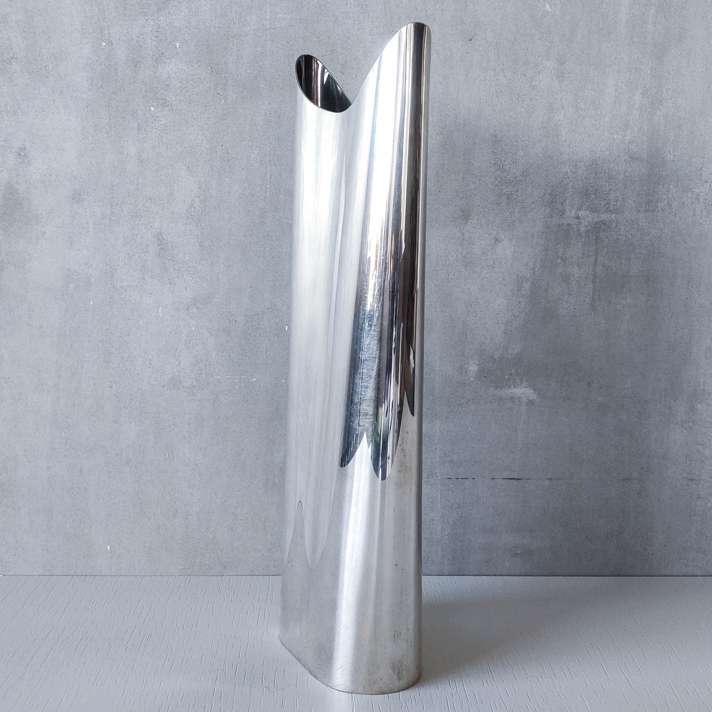1980s Guido Niest Fala Atelier Italian handmade silver plated modernist vase