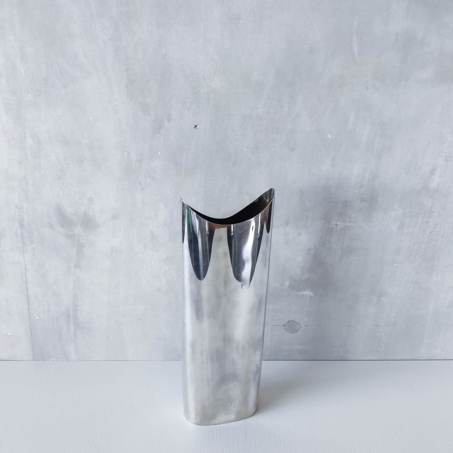 1980s Guido Niest Fala Atelier made in Italy silver plated modernist vase handmade Italy