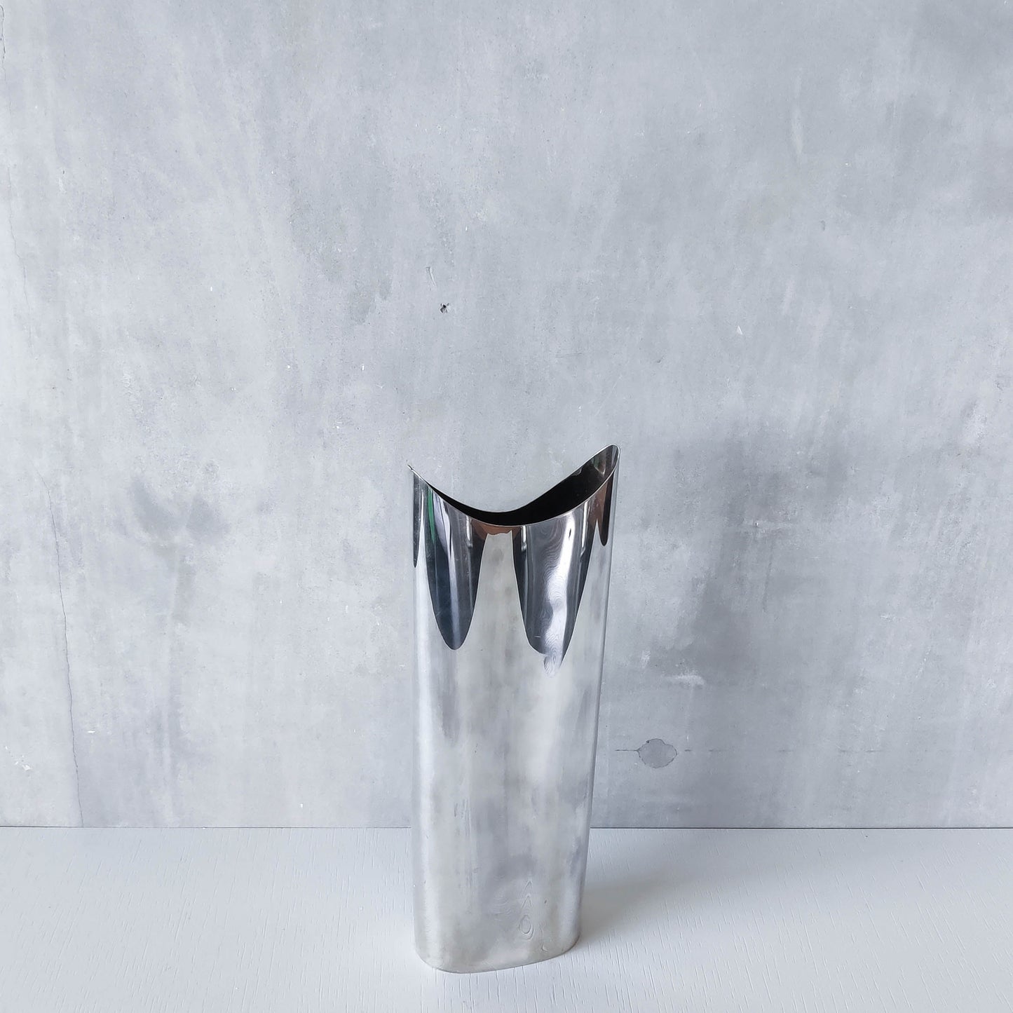 1980s Guido Niest Fala Atelier made in Italy silver plated modernist vase handmade Italy