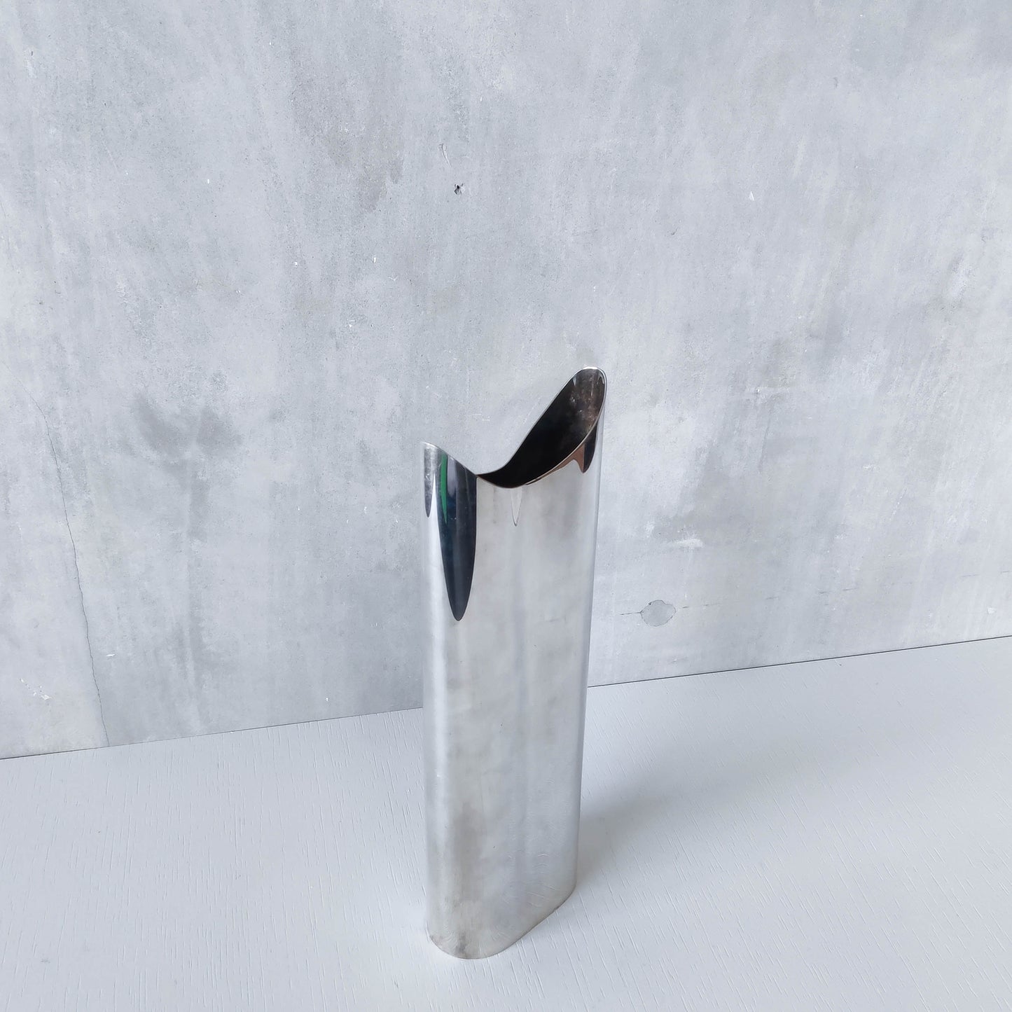 1980s Guido Niest Fala Atelier made in Italy silver plated modernist vase handmade Italy