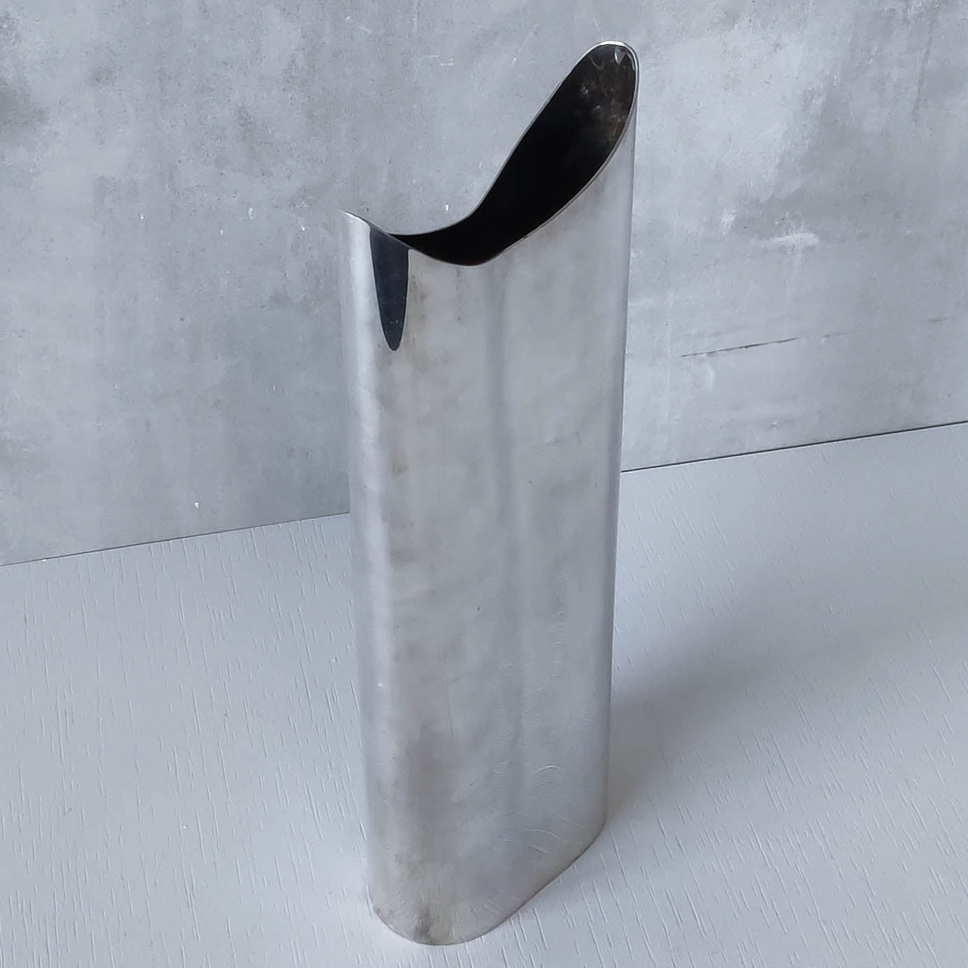 1980s Guido Niest Fala Atelier Italian handmade silver plated modernist vase