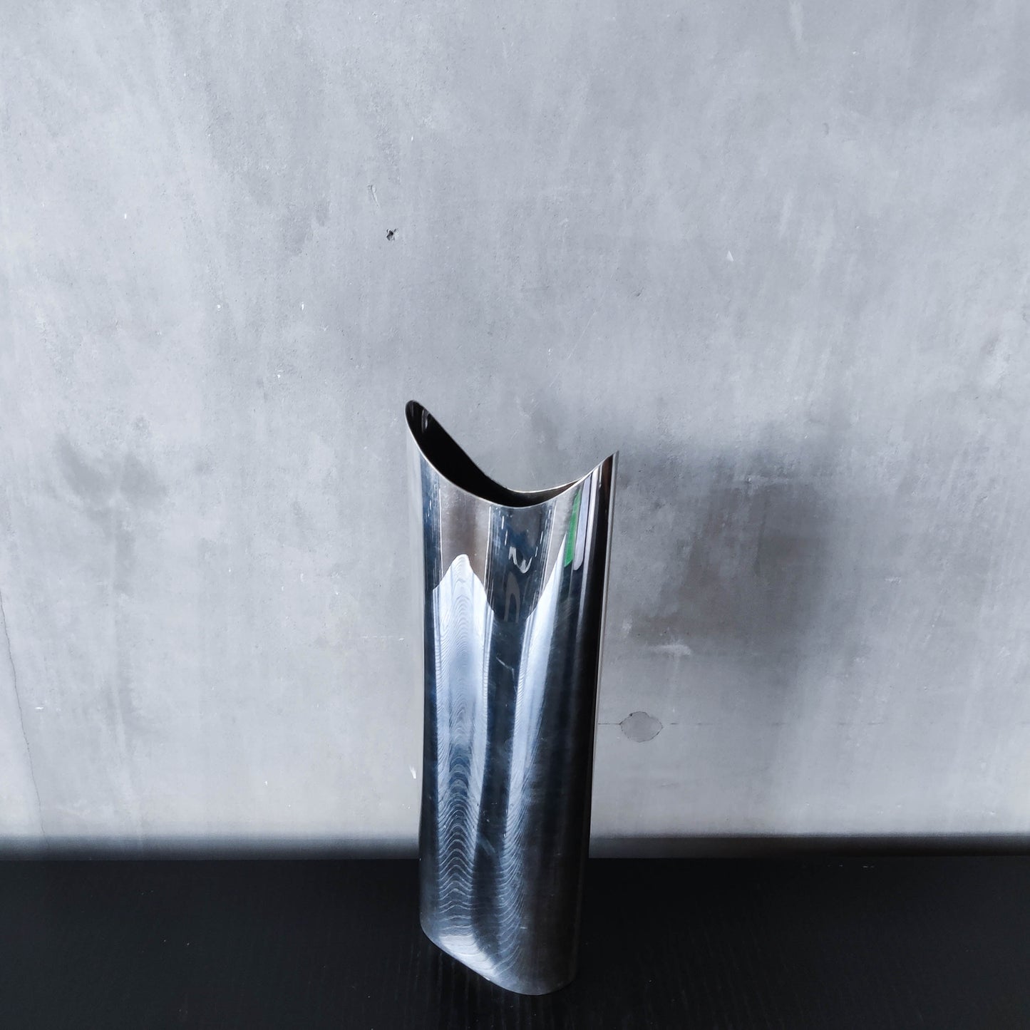 1980s Guido Niest Fala Atelier made in Italy silver plated modernist vase handmade Italy