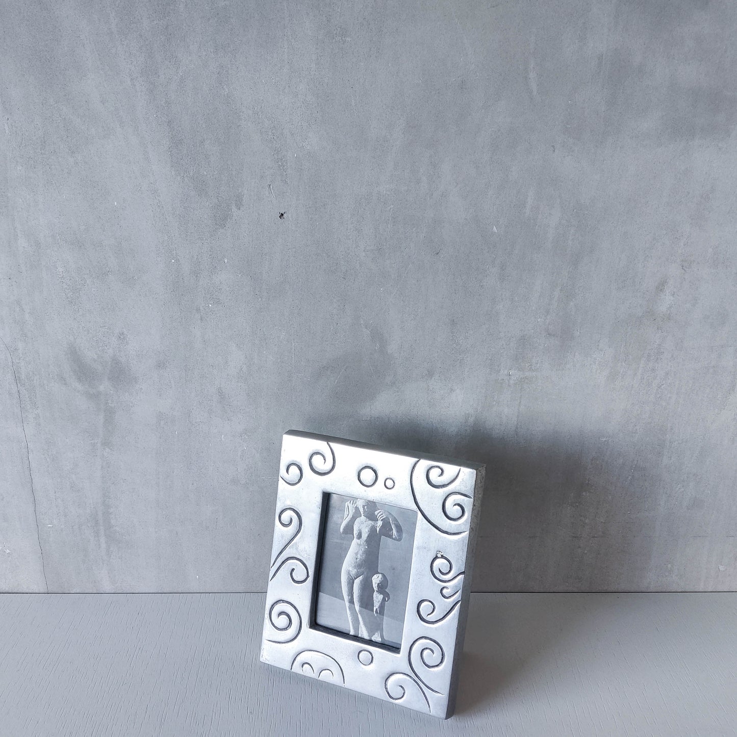 Vintage 1990s cast aluminium chunky photo picture frame with inscribed lines