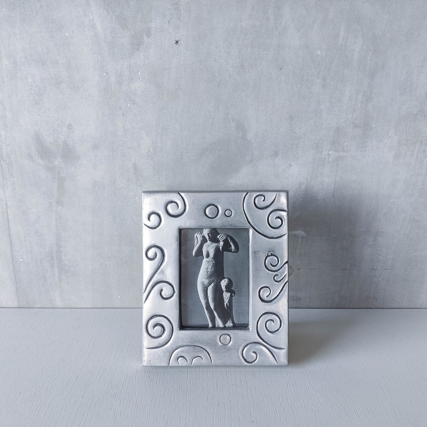 Vintage 1990s cast aluminium chunky photo picture frame with inscribed lines