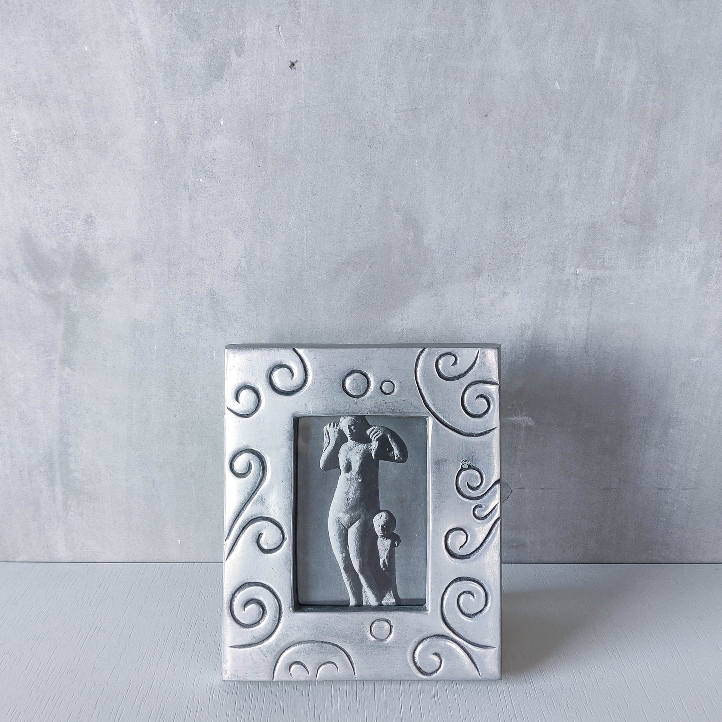 Vintage 1990s cast aluminium chunky photo picture frame with inscribed lines