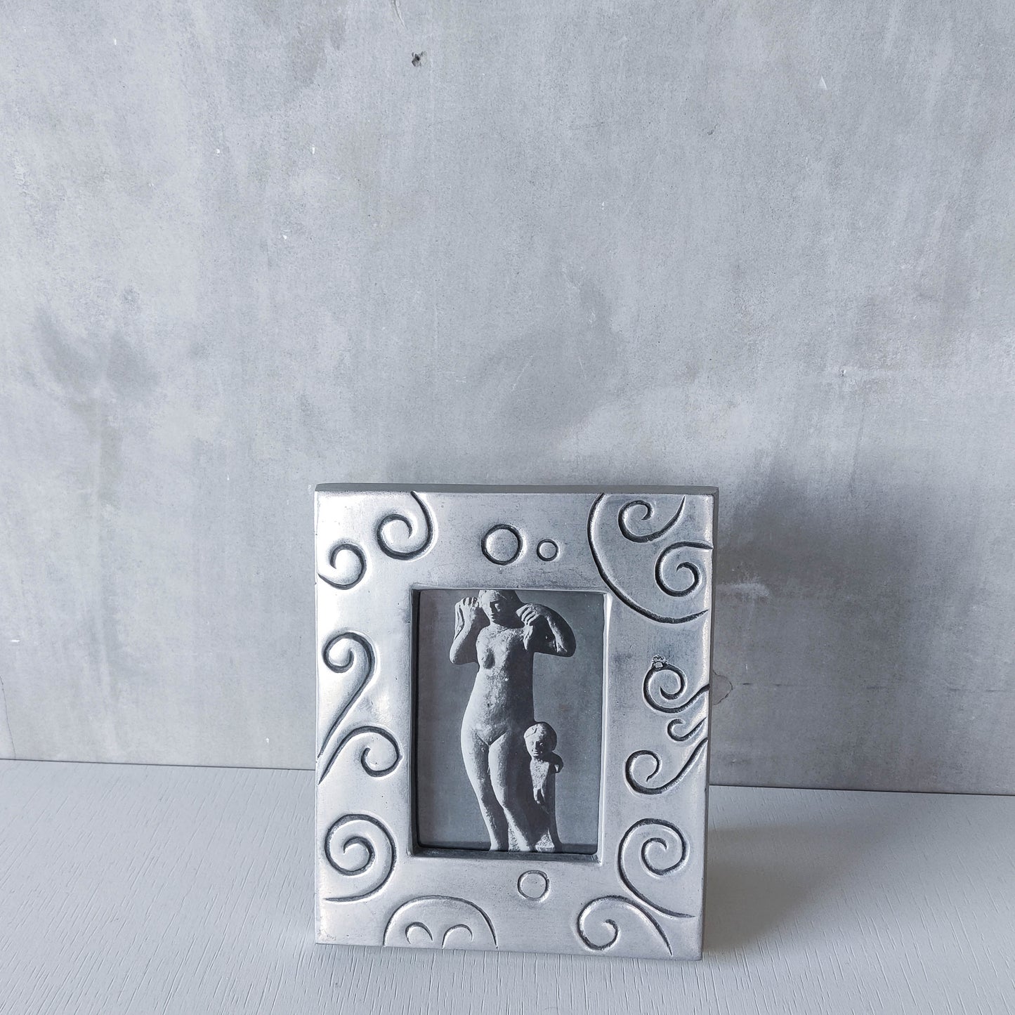 Vintage 1990s cast aluminium chunky photo picture frame with inscribed lines