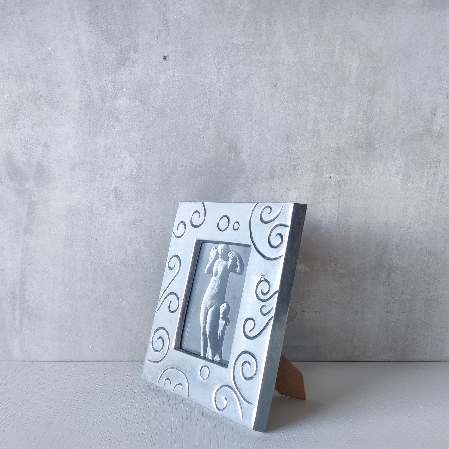 Vintage 1990s cast aluminium chunky photo picture frame with inscribed lines