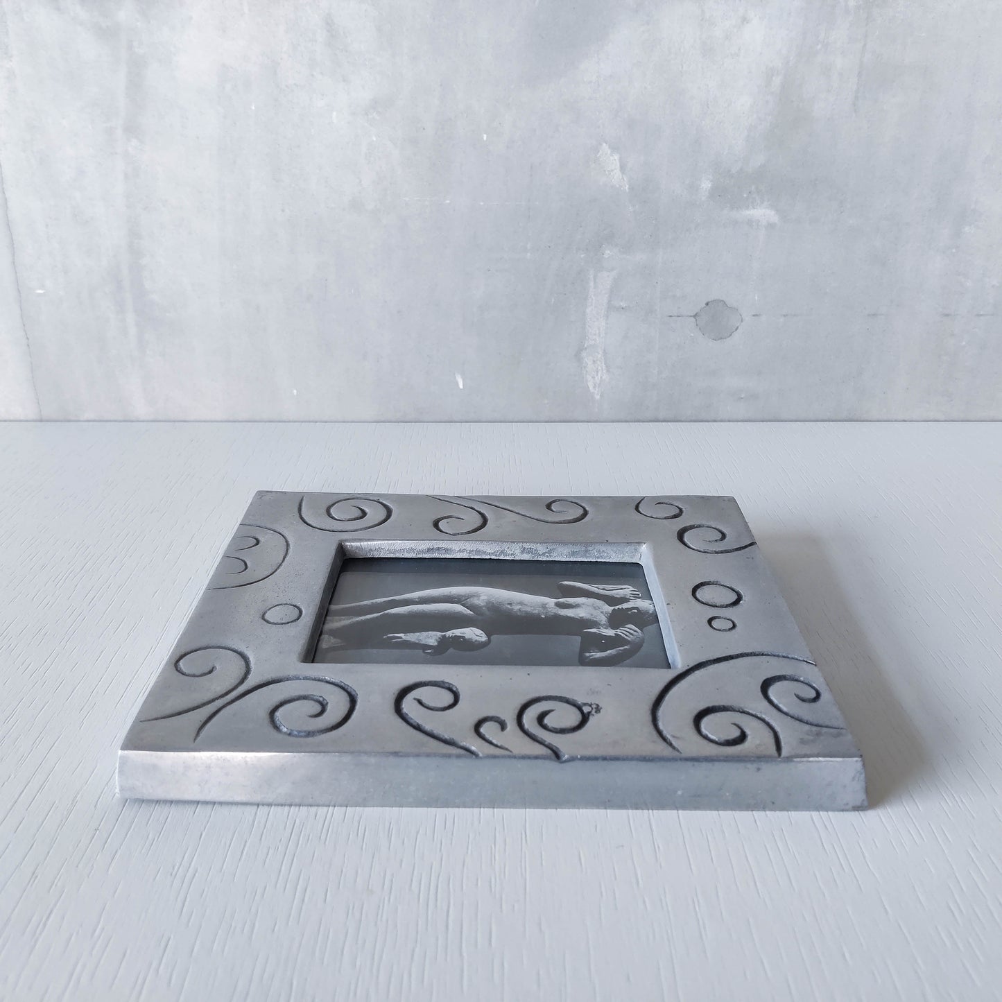 Vintage 1990s cast aluminium chunky photo picture frame with inscribed lines