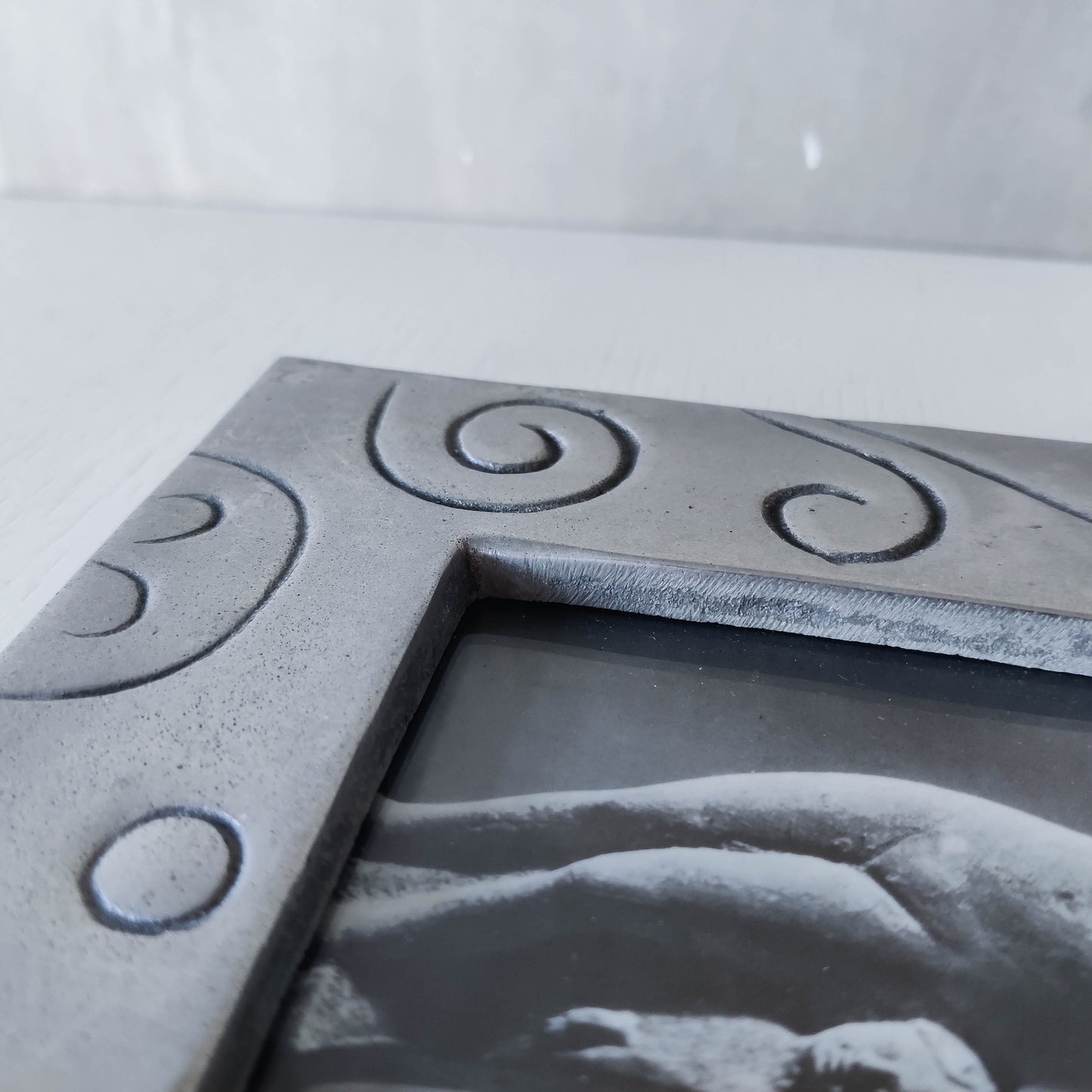 Vintage 1990s cast aluminium chunky photo picture frame with inscribed lines