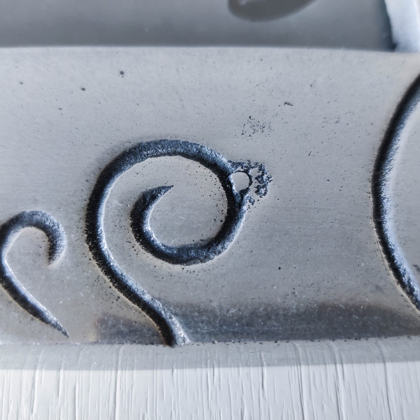 Vintage 1990s cast aluminium chunky photo picture frame with inscribed lines