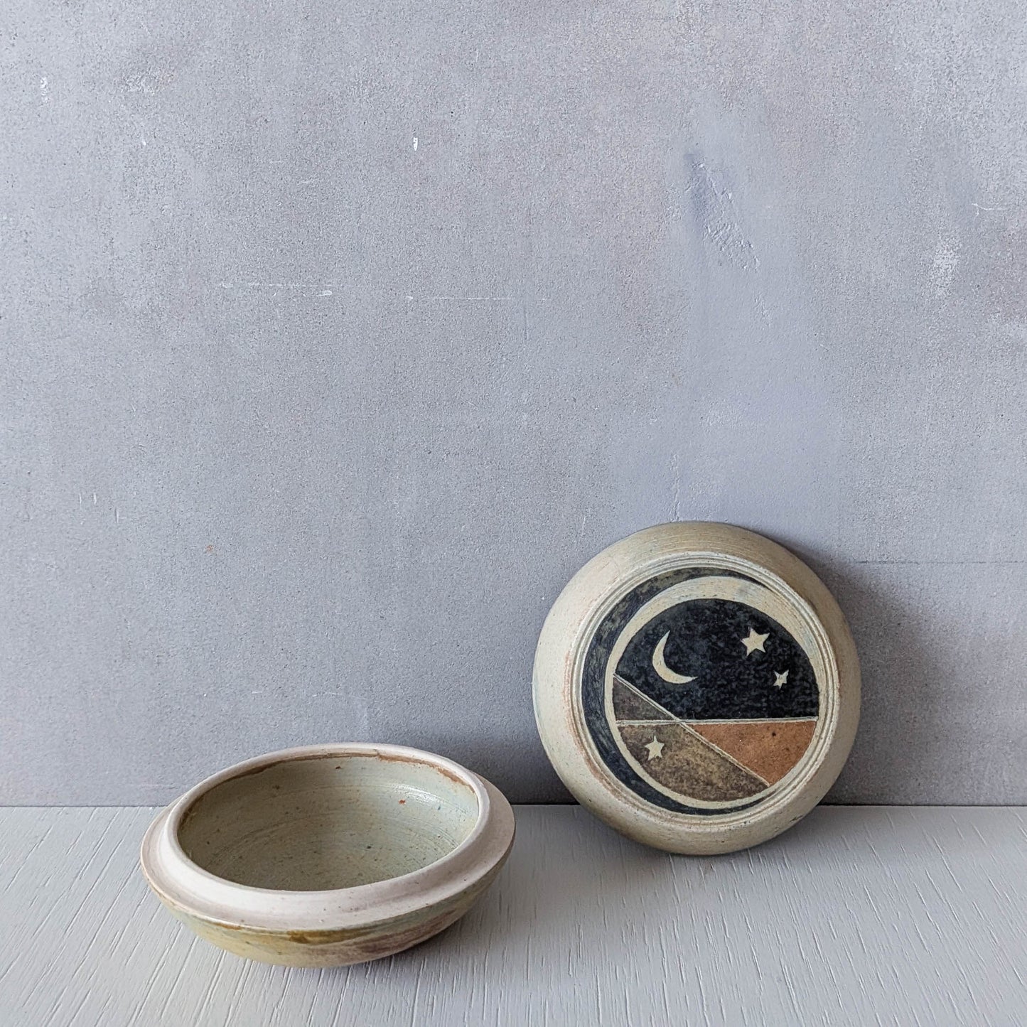 Vintage hand built ceramic studio pottery moon lidded pot Elizabeth Raeburn