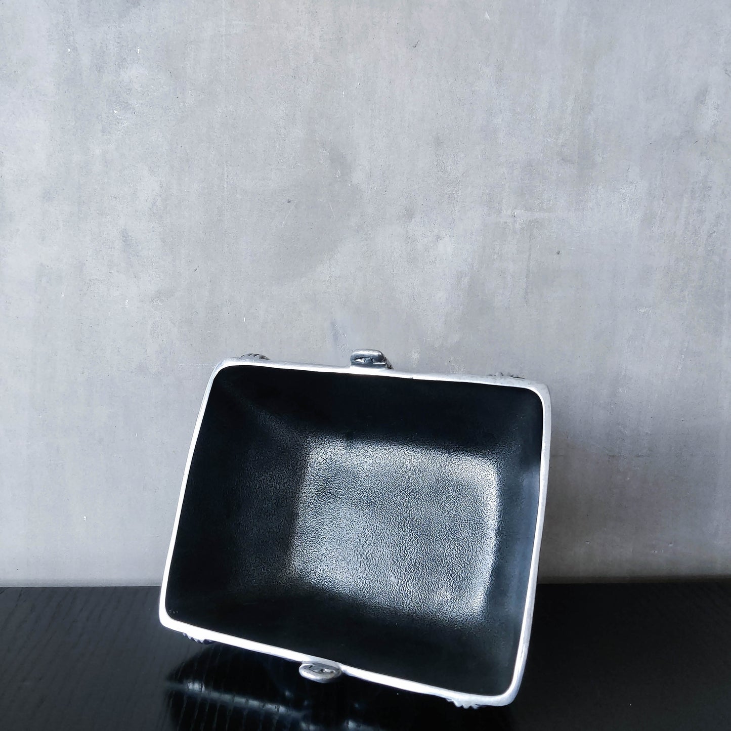 Carrol Boyes 1990s sculptural cast aluminium rectangular fruit bowl with figural feet