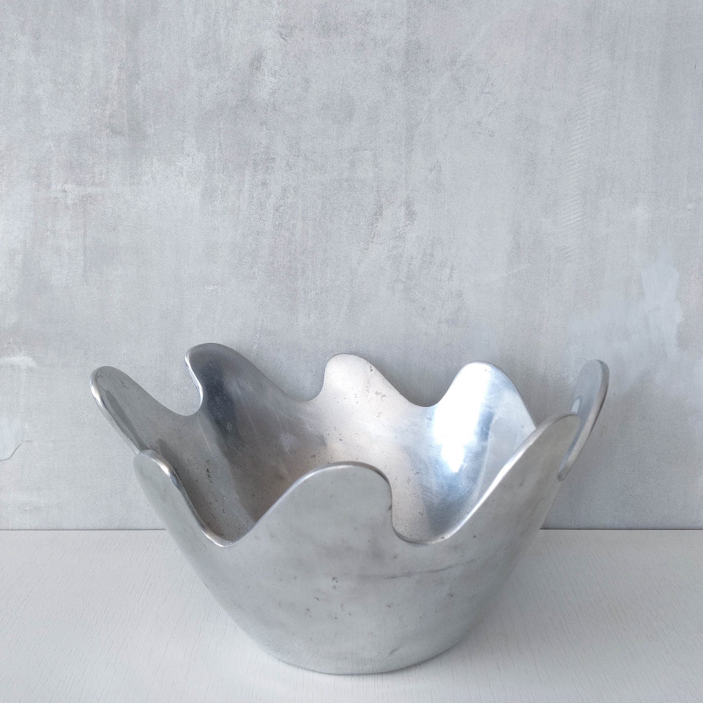 1990s cast aluminium sculptural wavy centrepiece bowl