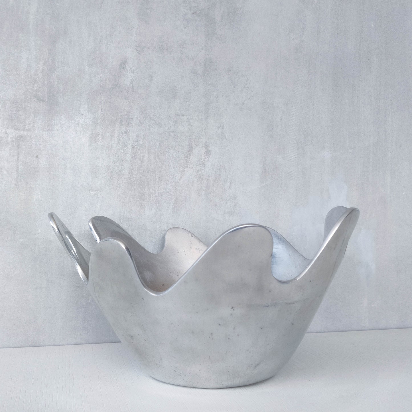 1990s cast aluminium sculptural wavy centrepiece bowl