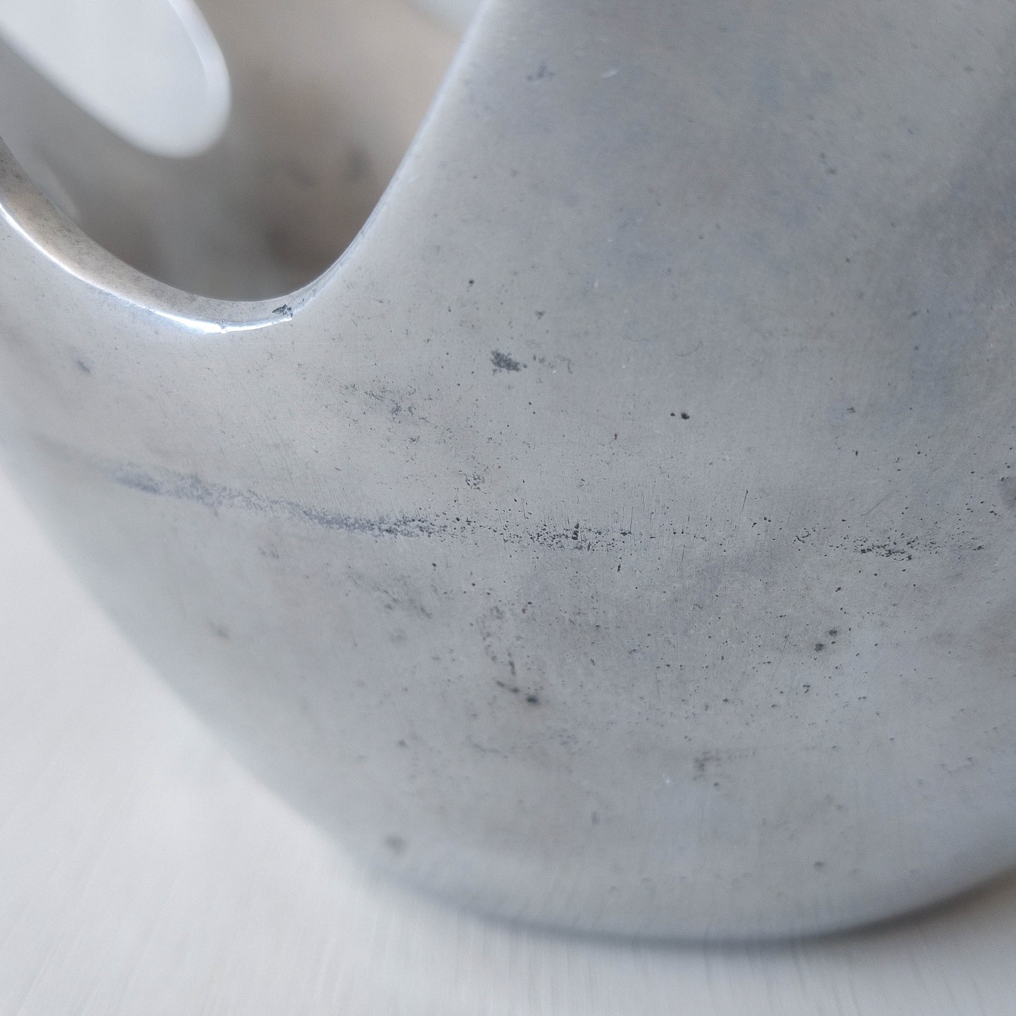 1990s cast aluminium sculptural wavy centrepiece bowl