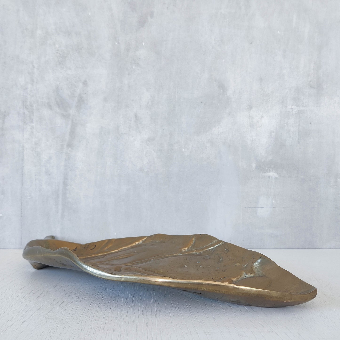 A David Marshall 1980s brutalist sand cast brass large sculptural leaf centrepiece