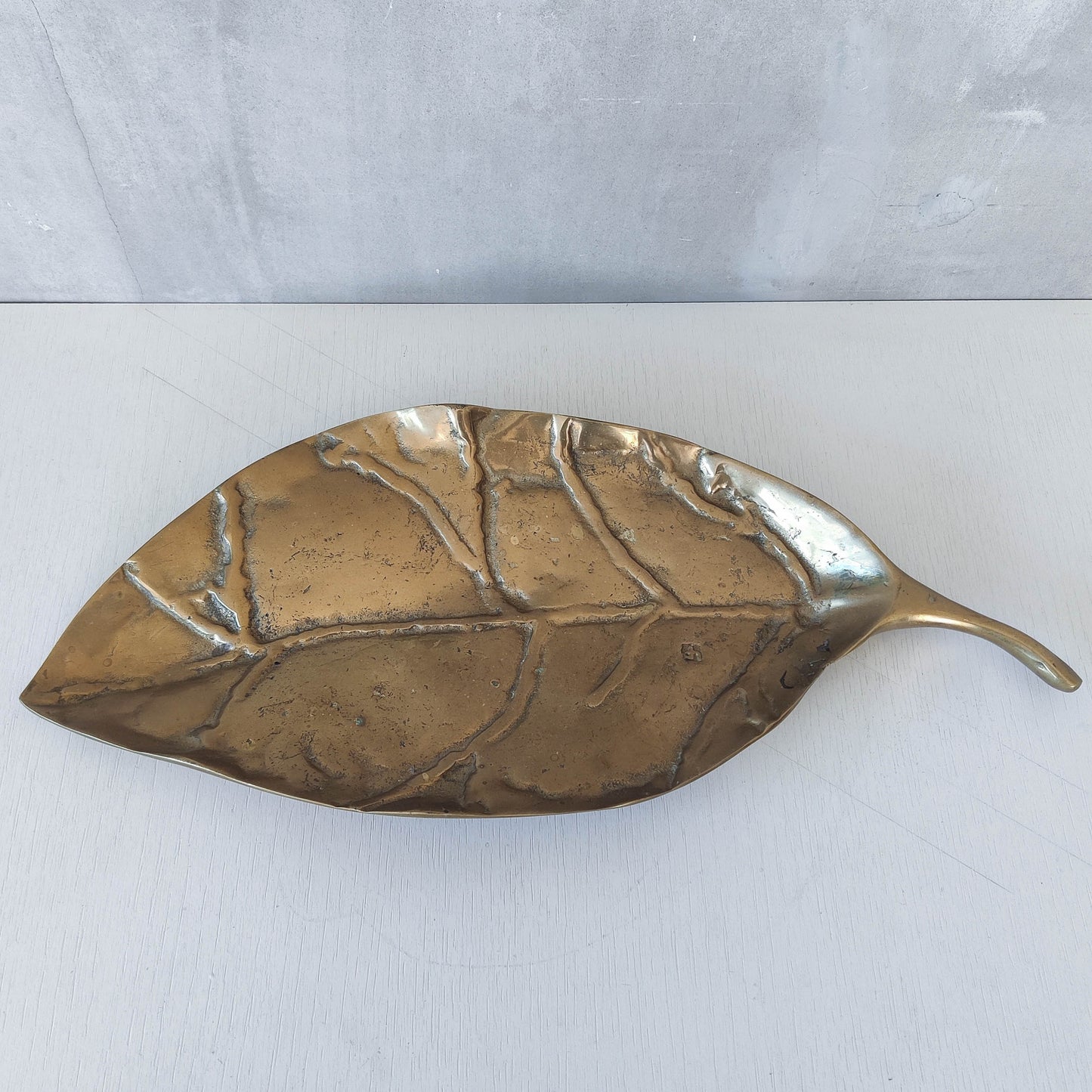 A David Marshall 1980s brutalist sand cast brass large sculptural leaf centrepiece