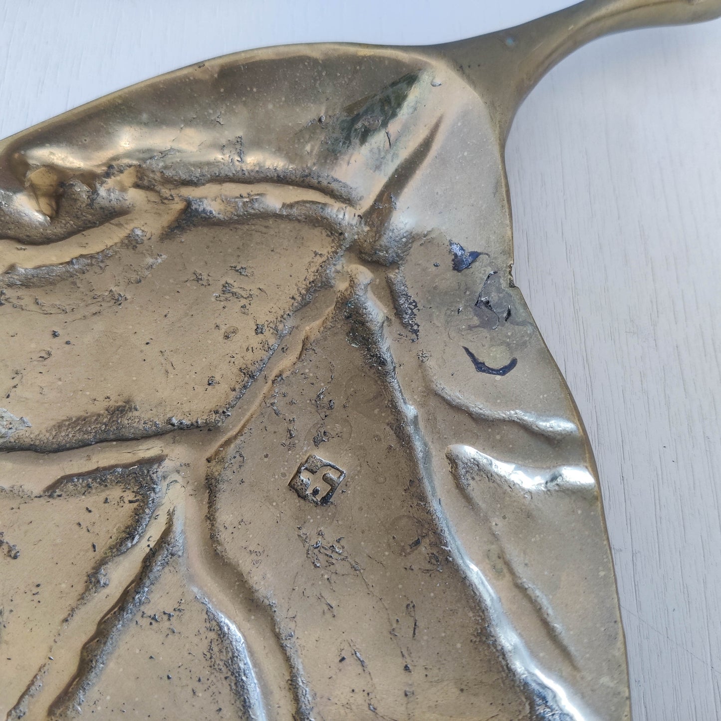 A David Marshall 1980s brutalist sand cast brass large sculptural leaf centrepiece
