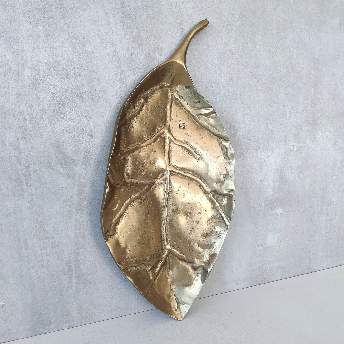 A David Marshall 1980s brutalist sand cast brass large sculptural leaf centrepiece