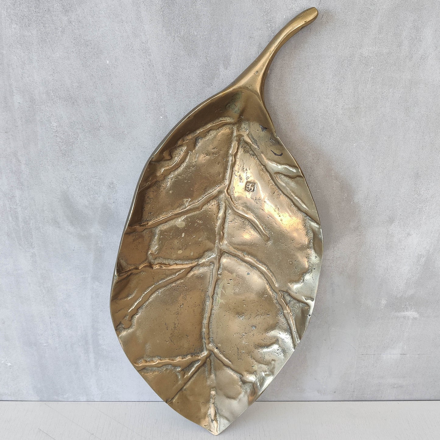 A David Marshall 1980s brutalist sand cast brass large sculptural leaf centrepiece