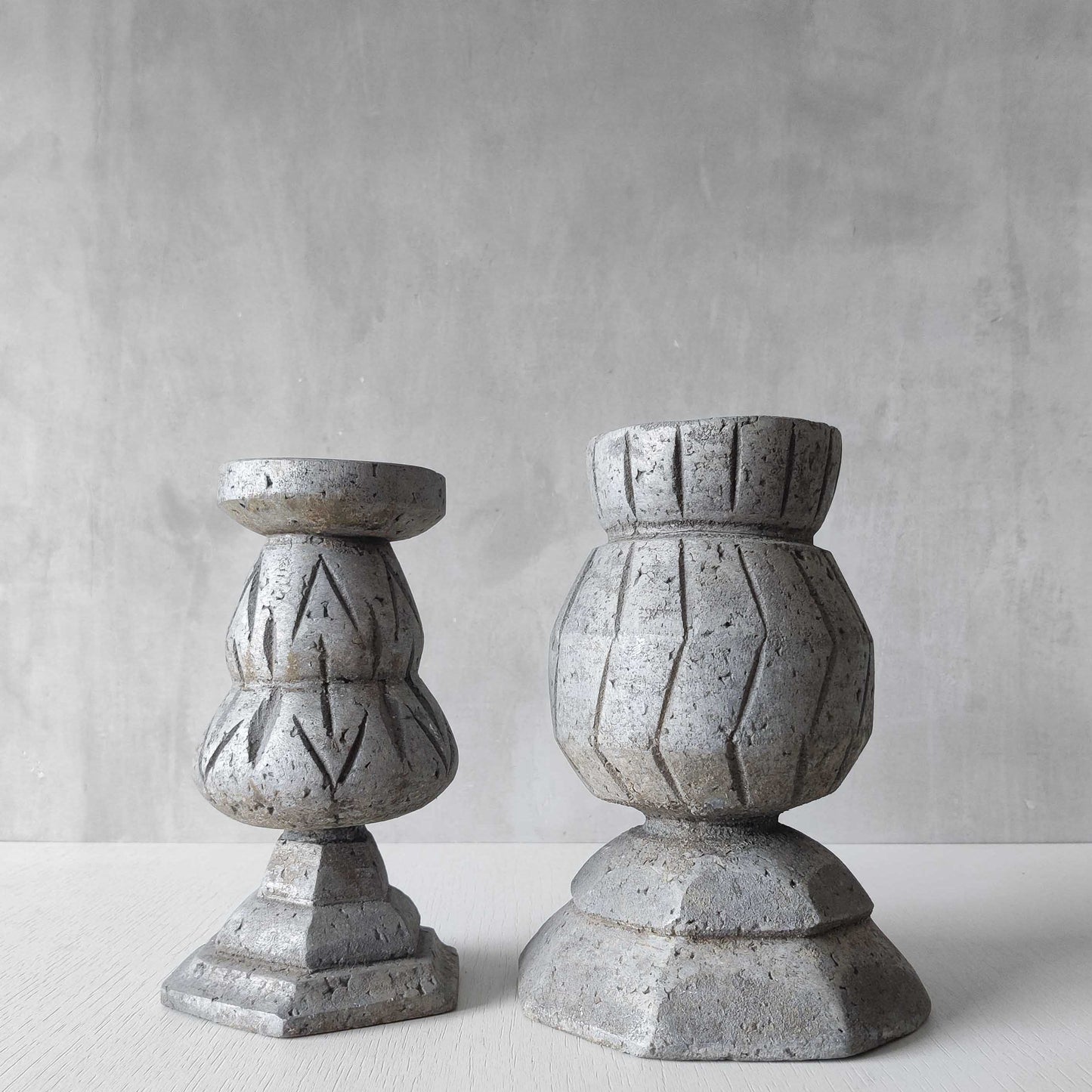 Cast aluminium urns