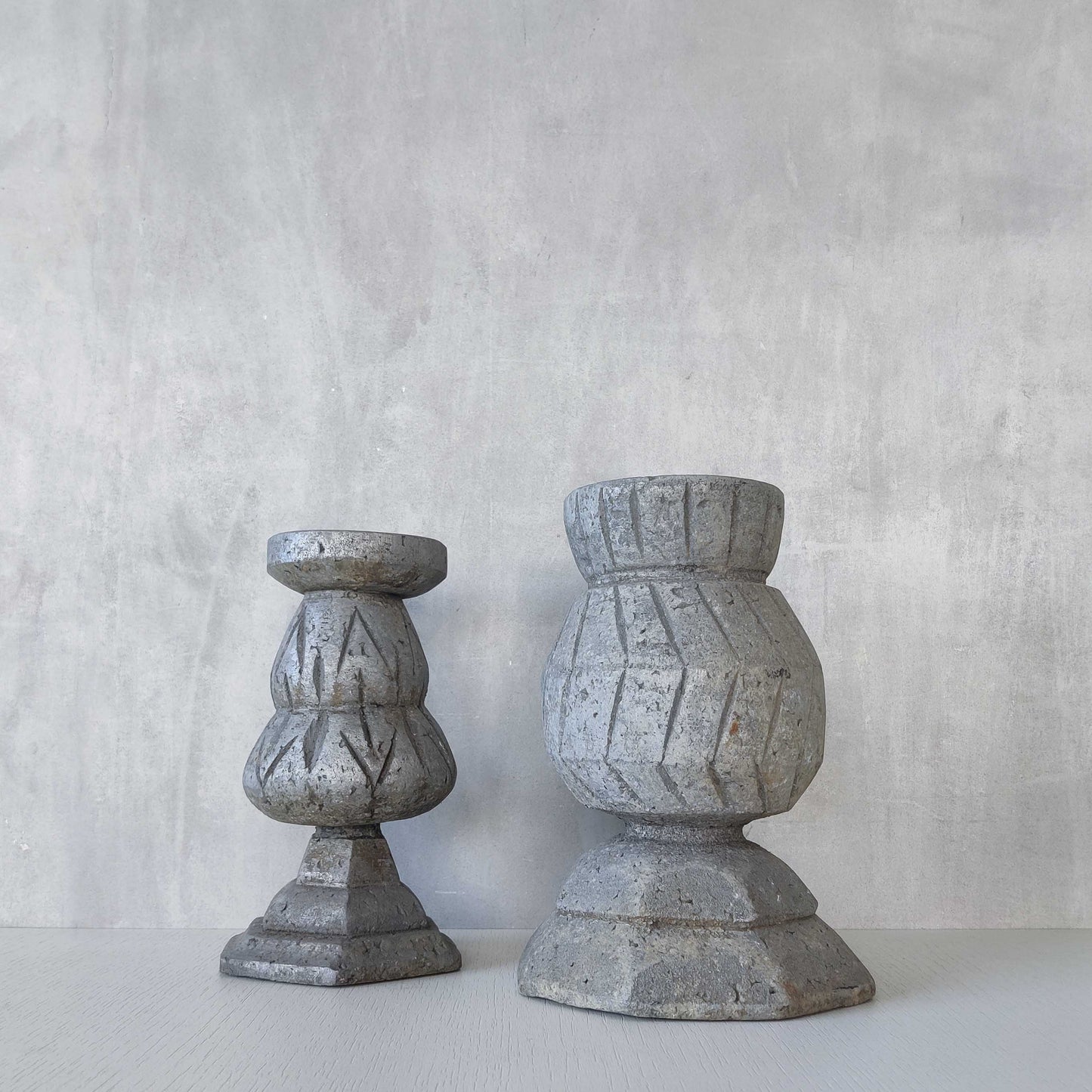 Cast aluminium urns
