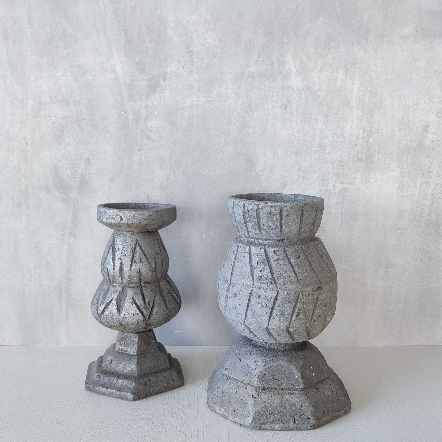 Cast aluminium urns