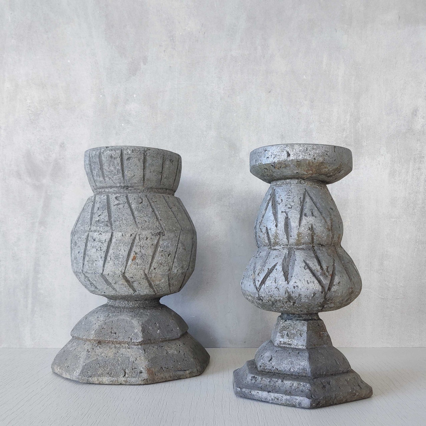 Cast aluminium urns