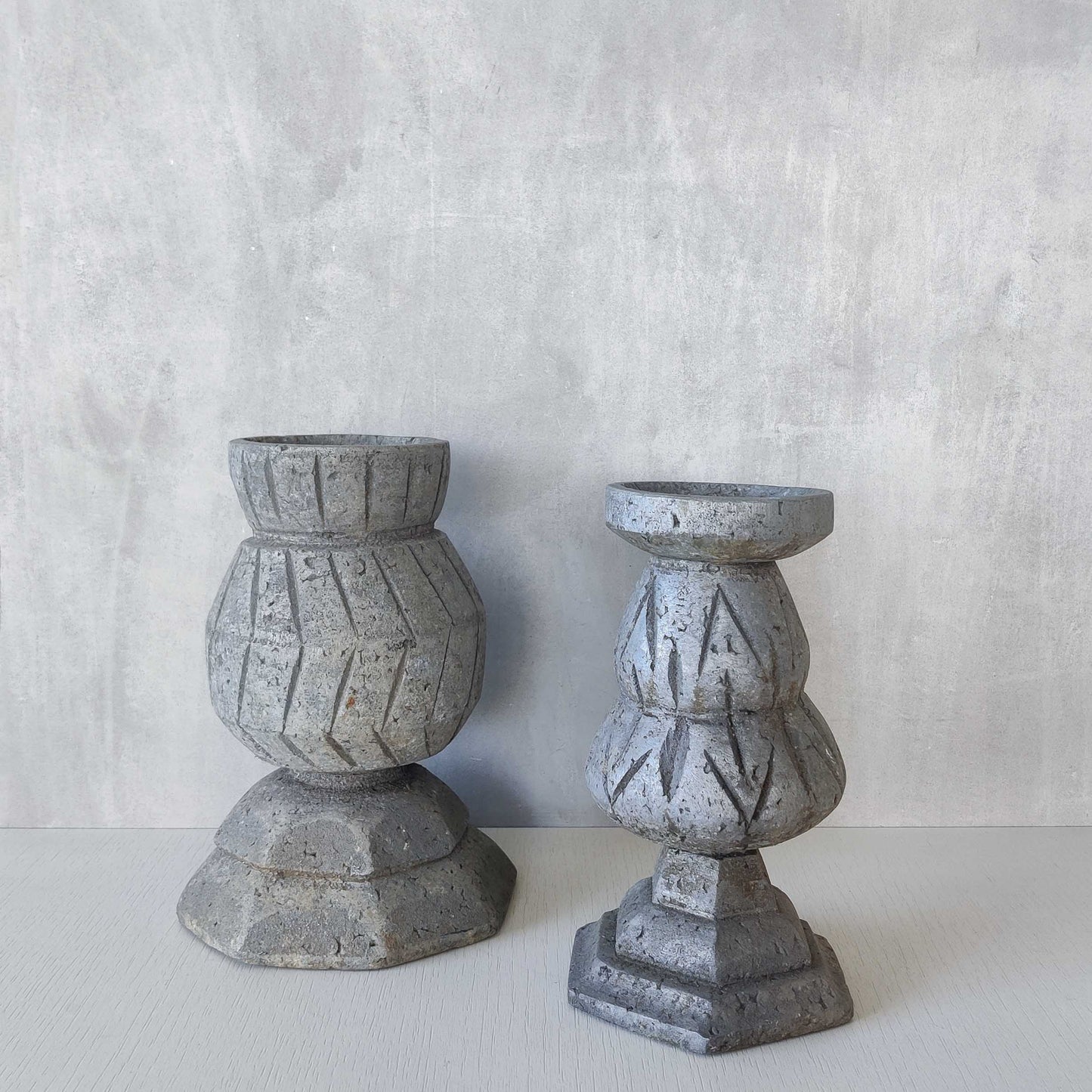 Cast aluminium urns