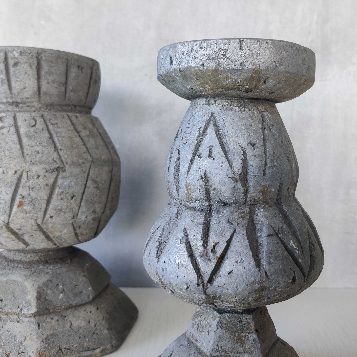 Cast aluminium urns