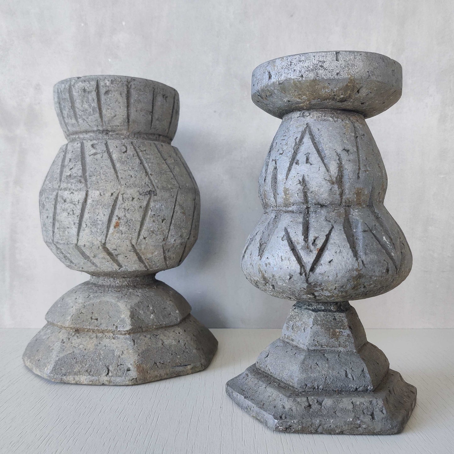 Cast aluminium urns