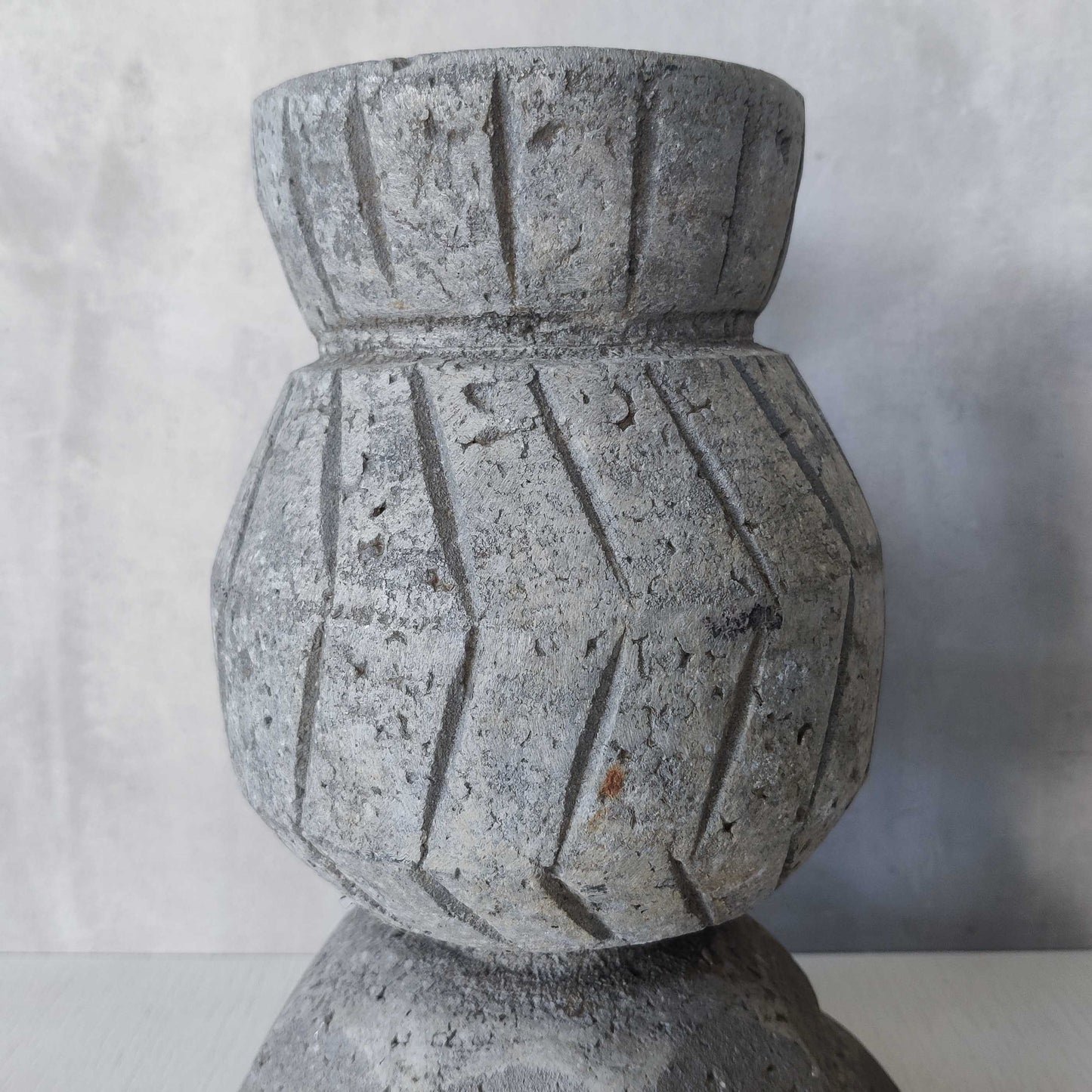 Cast aluminium urns