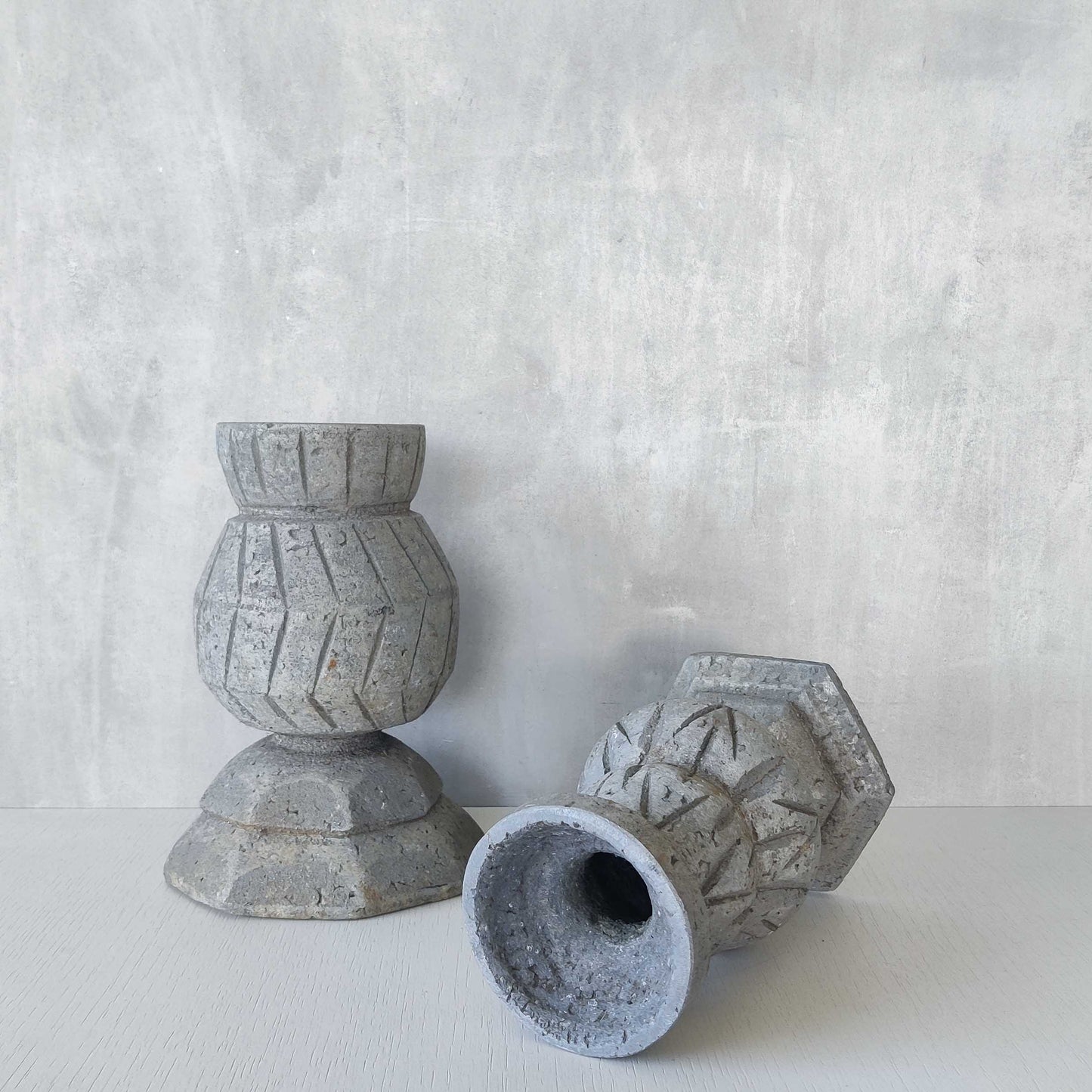 Cast aluminium urns
