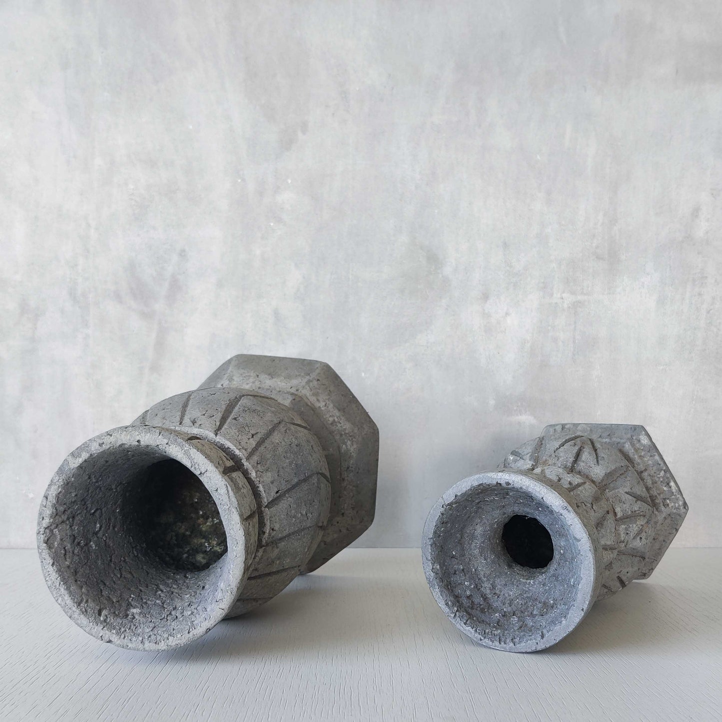 Cast aluminium urns