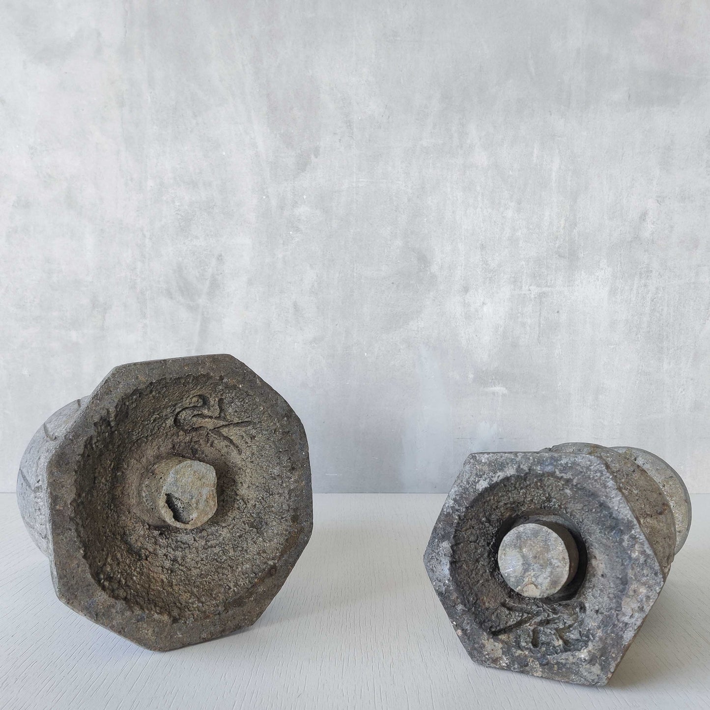 Cast aluminium urns