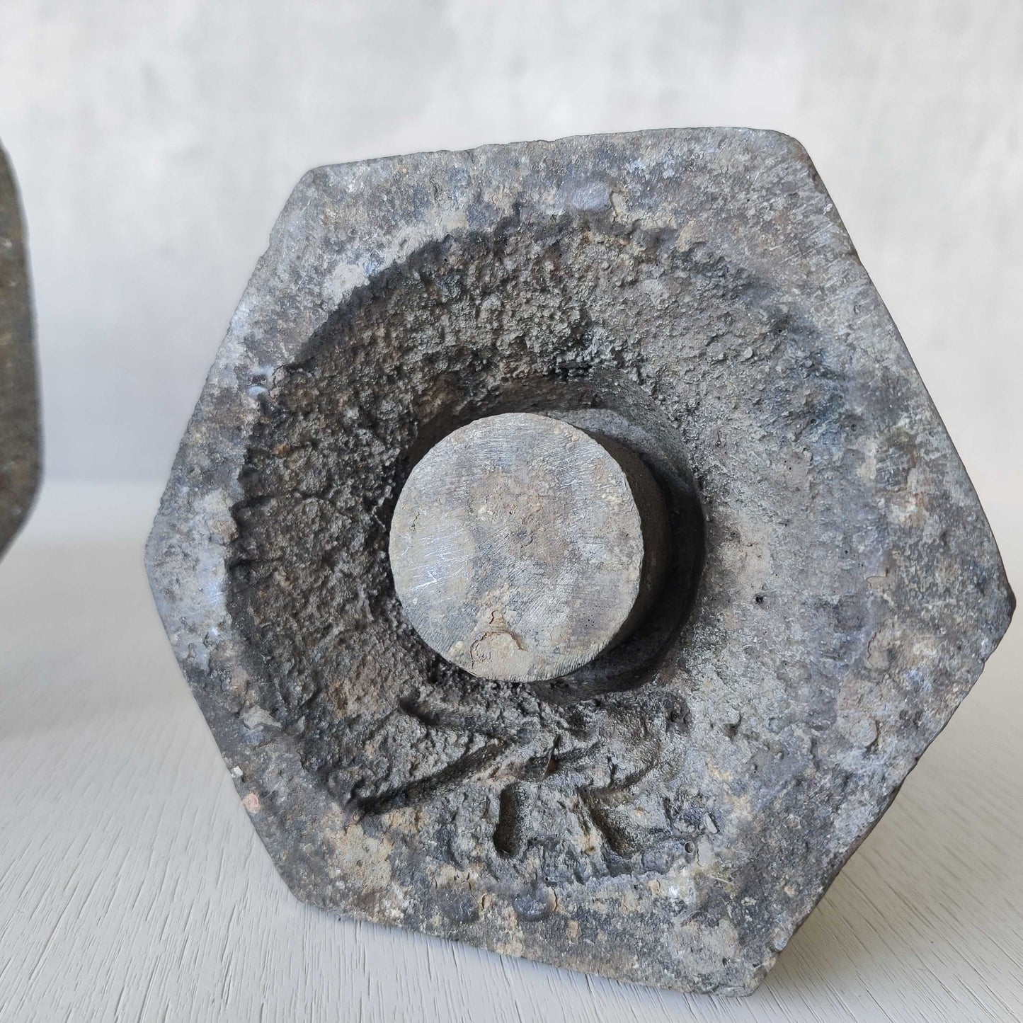 Cast aluminium urns