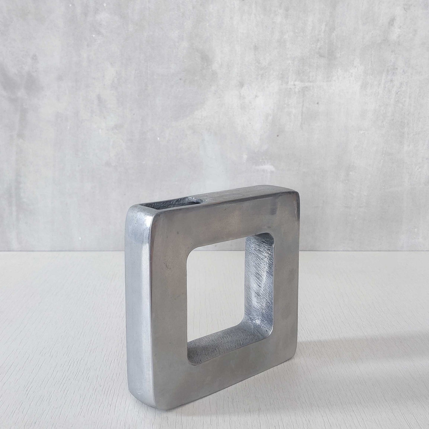 Aluminium vase