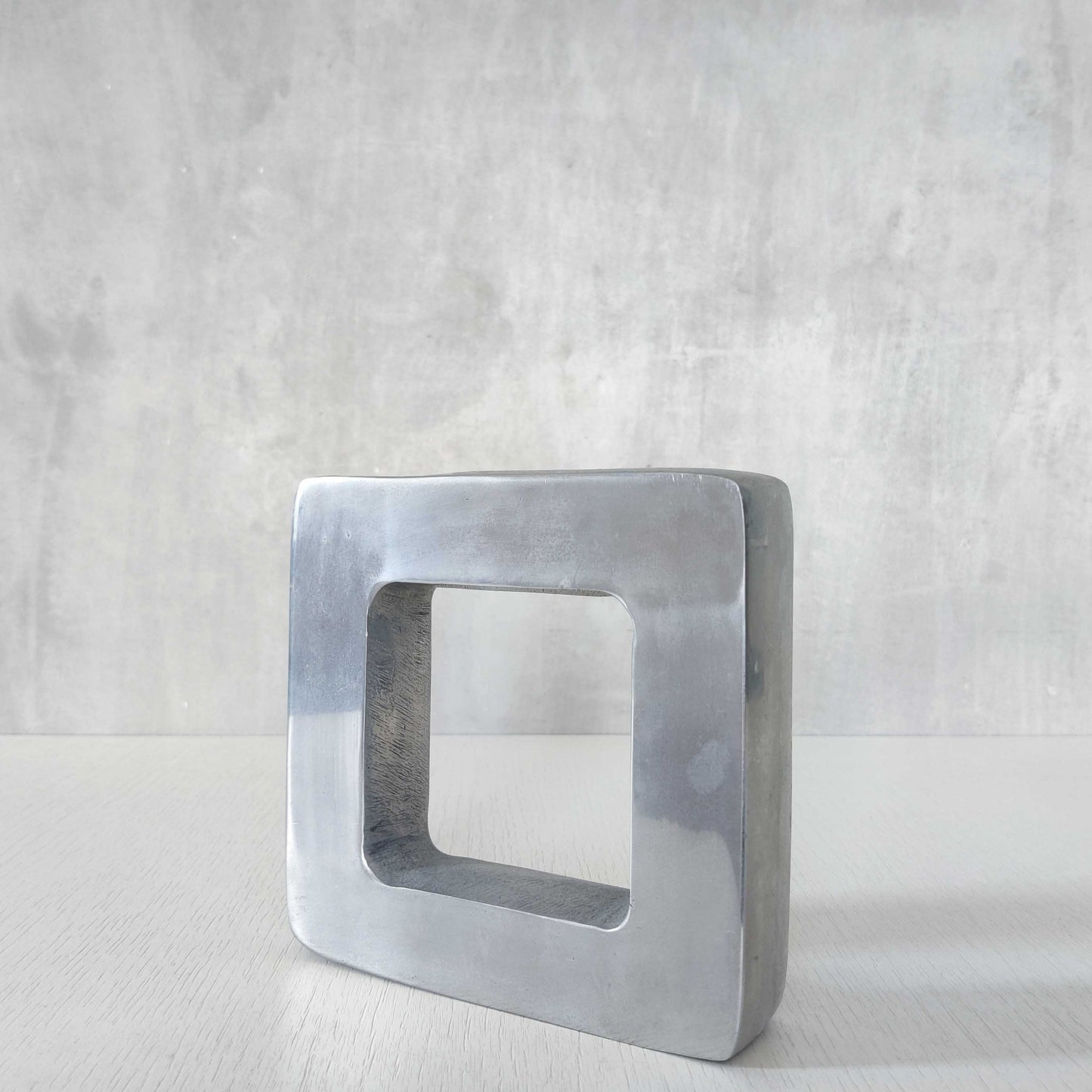 Aluminium vase
