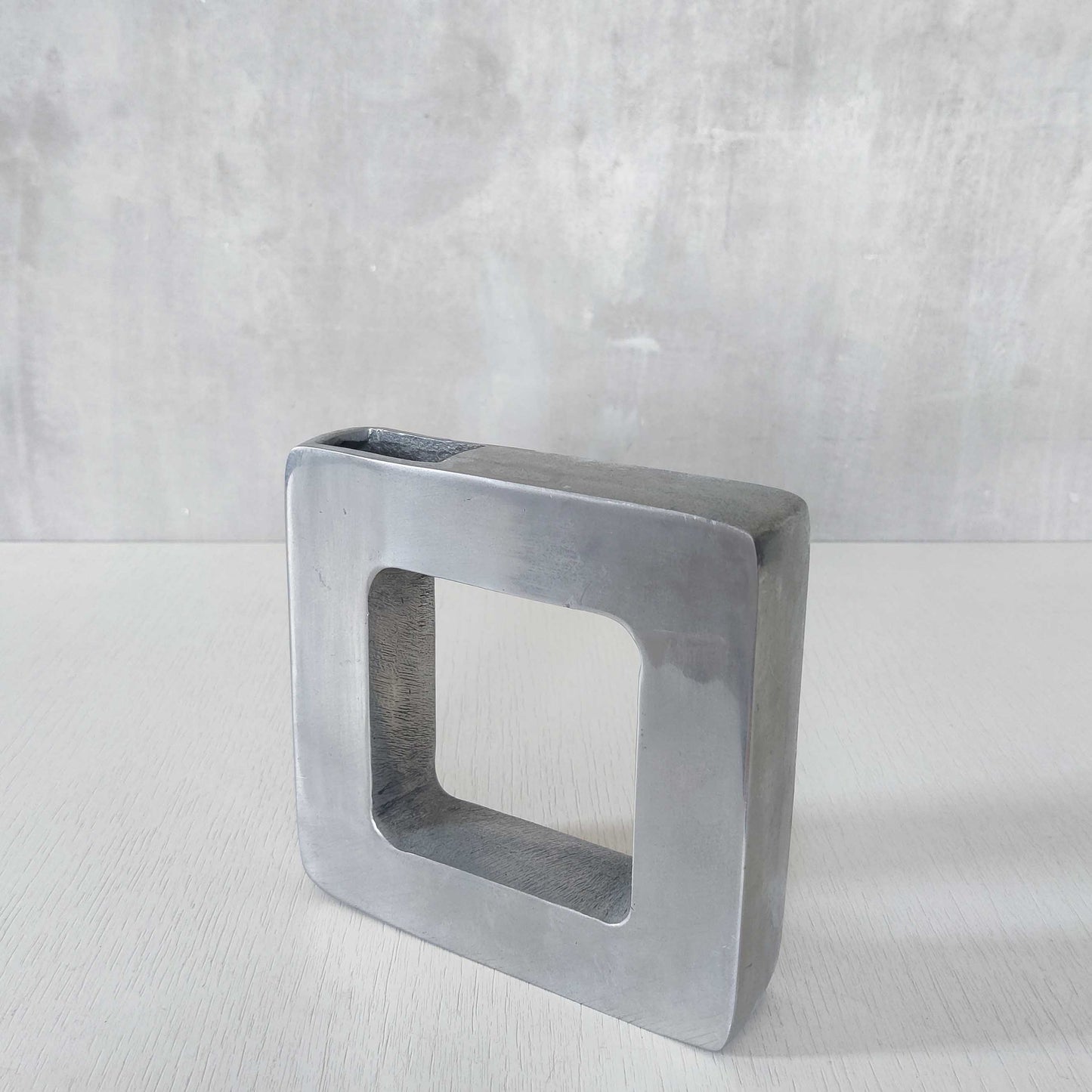 Aluminium vase