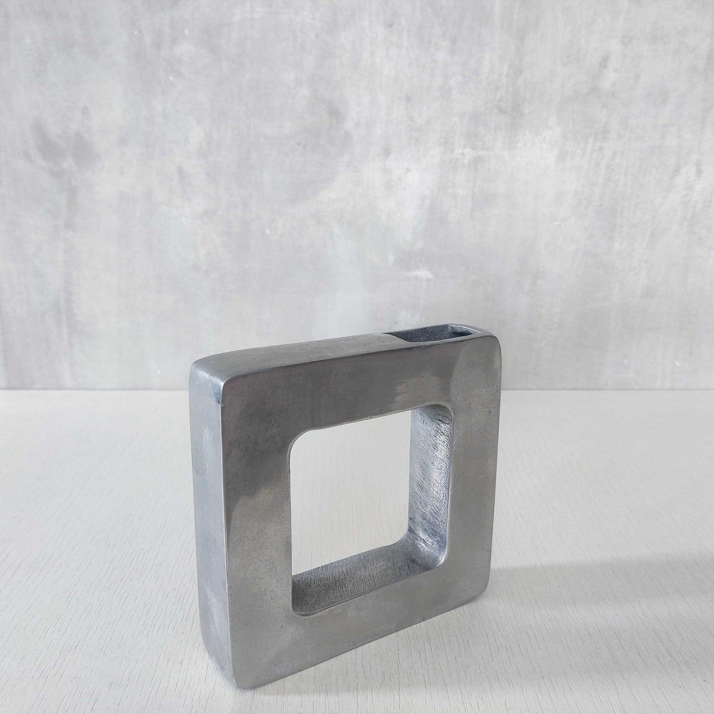 Aluminium vase