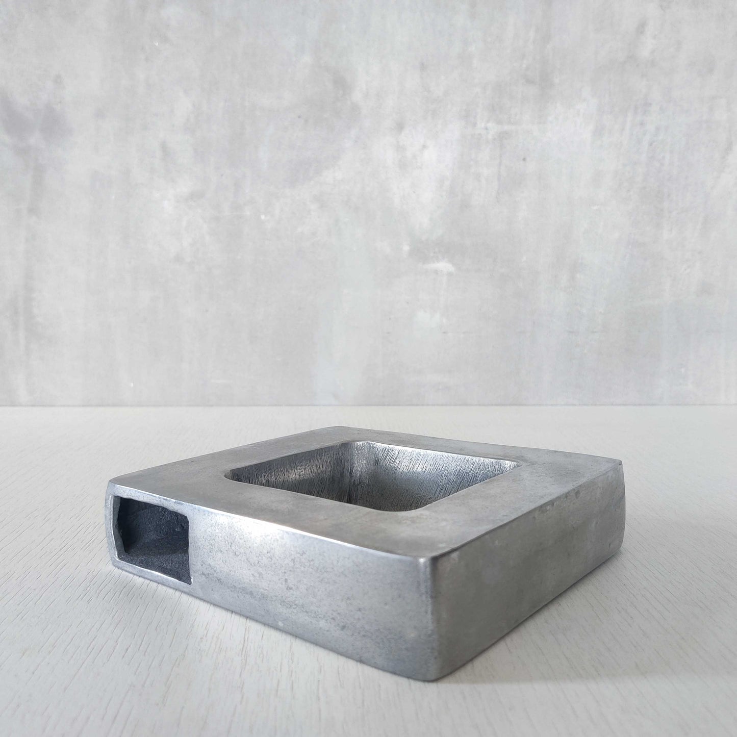 Aluminium vase