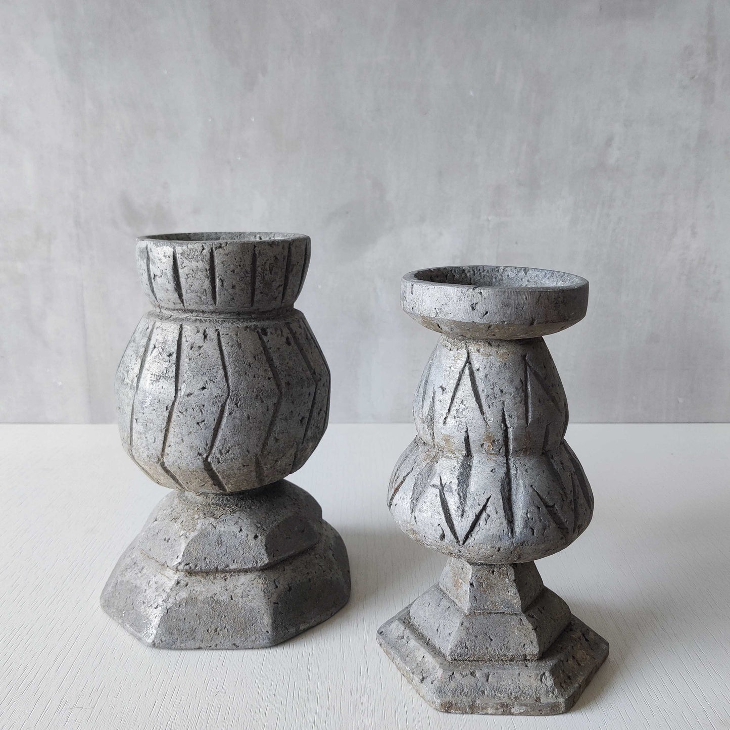 Cast aluminium urns