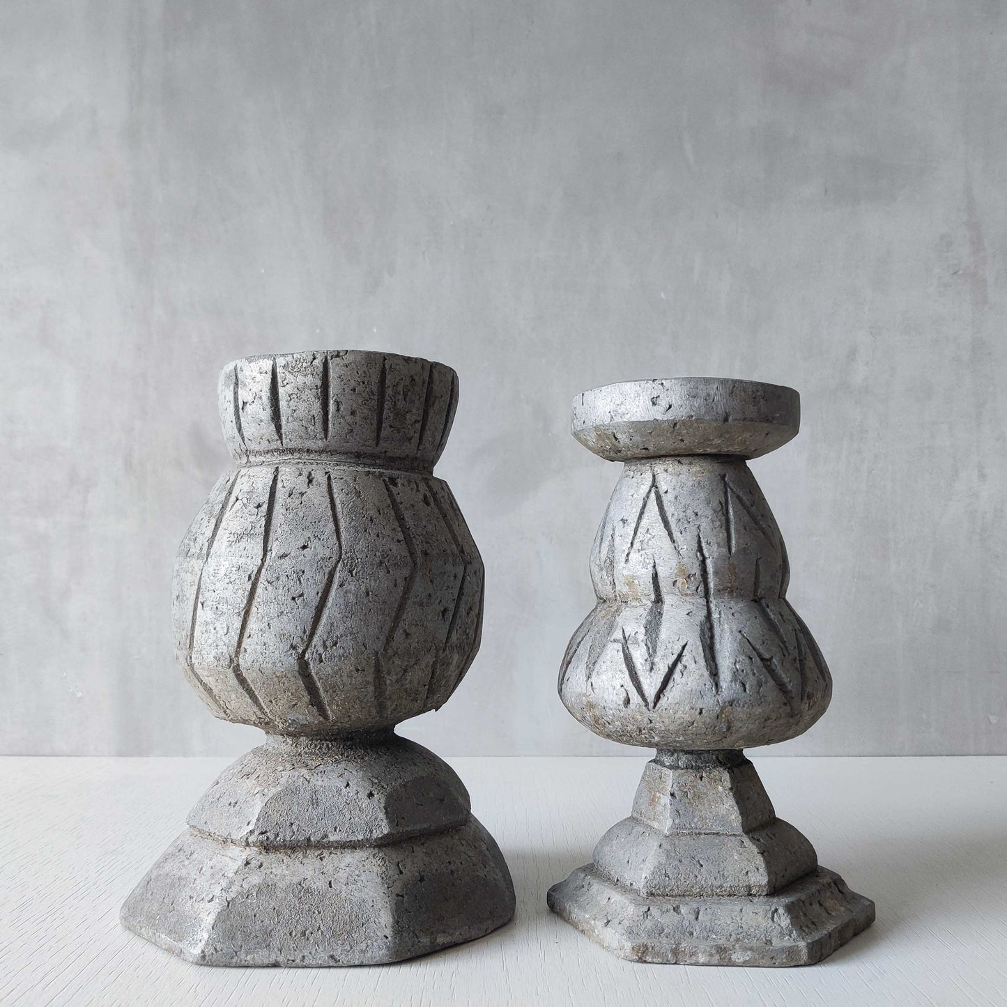 Cast aluminium urns