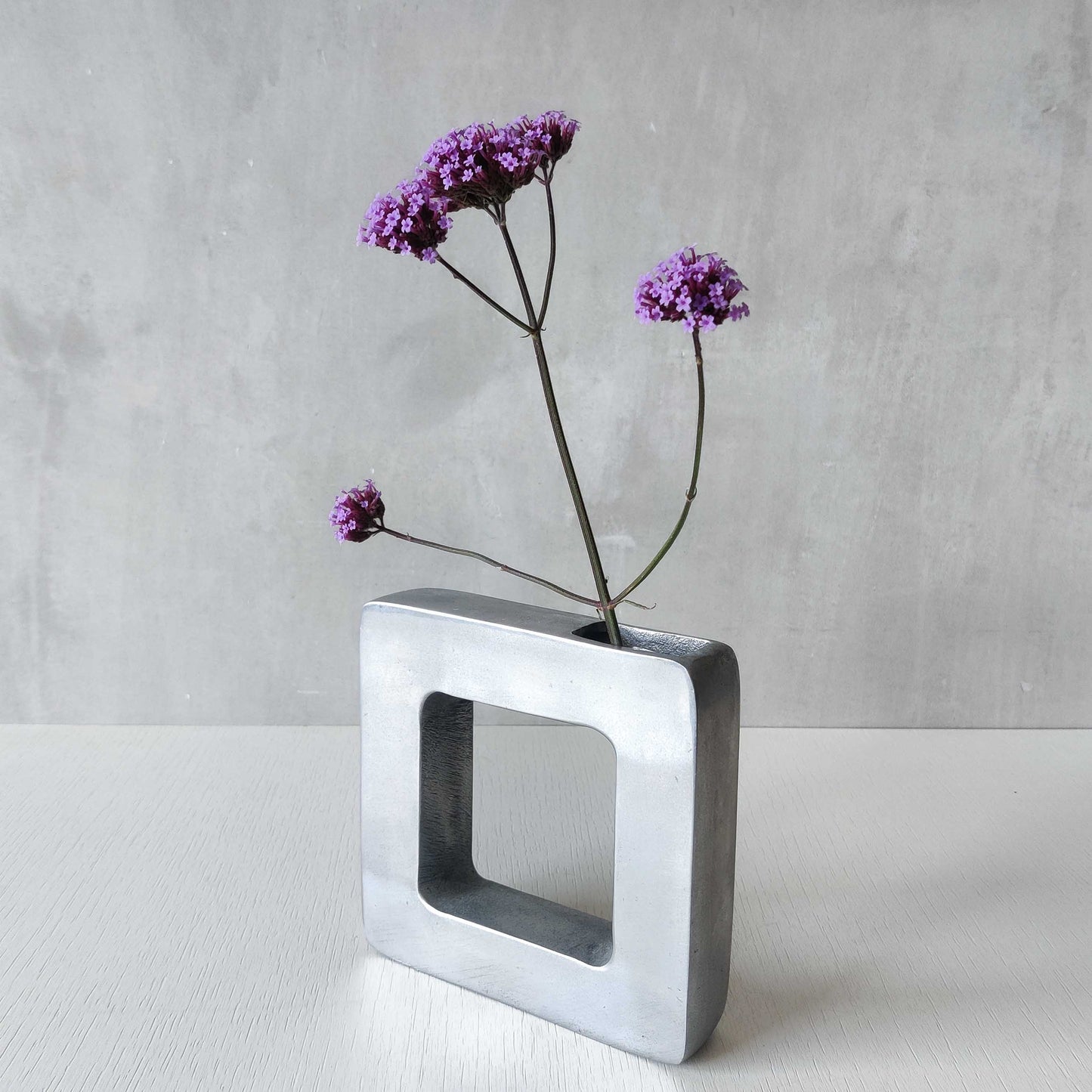 Aluminium vase