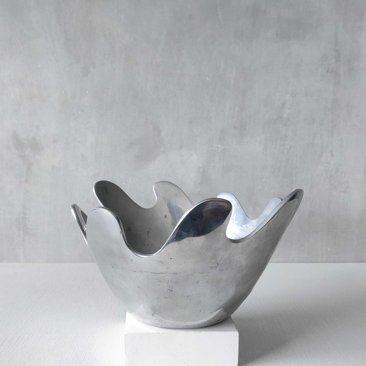 1990s cast aluminium sculptural wavy centrepiece bowl