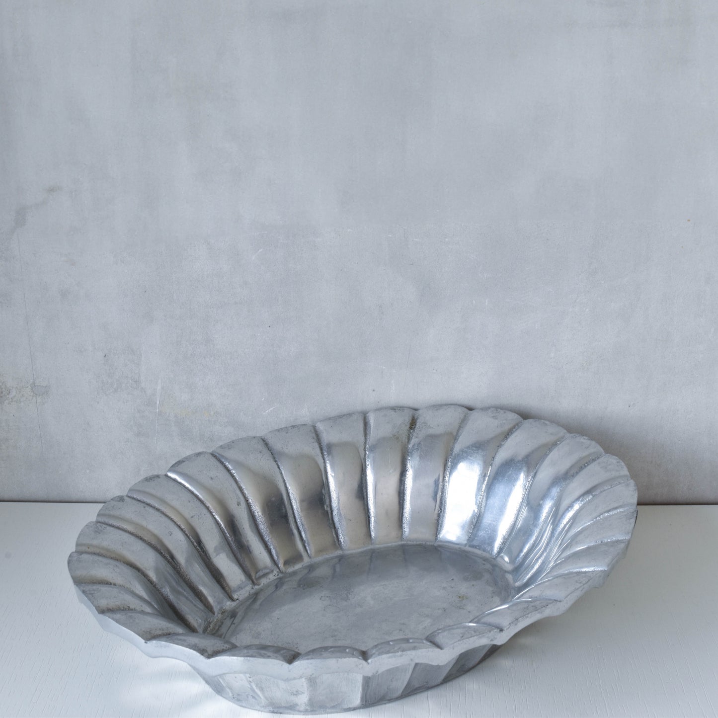 Vintage hand cast aluminium sculptural serving fruit bowl centrepiece scalloped